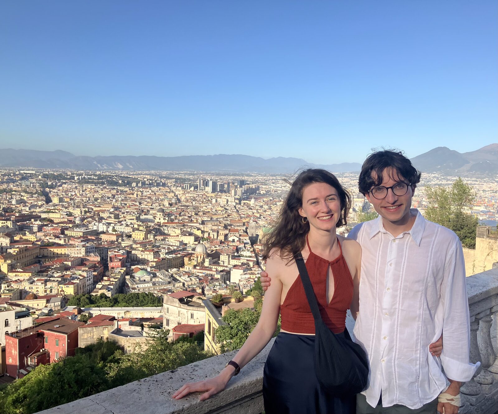 Ombline et Gonzague sur les hauteurs de Naples